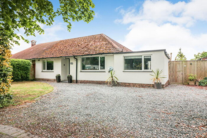 3 Bedroom Semi-Detached Bungalow For Sale In Riby Road, Keelby, Keelby, DN41