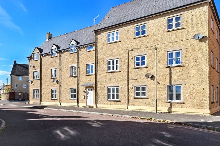 2 Bedroom Flat For Sale In Cherry Tree Way, Carterton, OX18