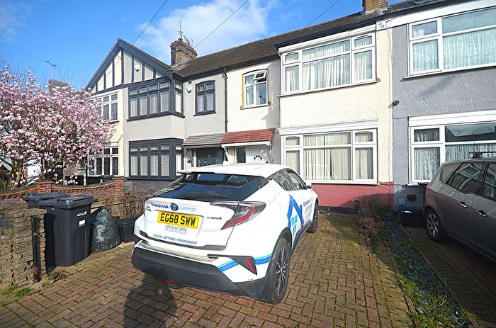 3 Bedroom Terraced House To Rent In Ilford, IG6