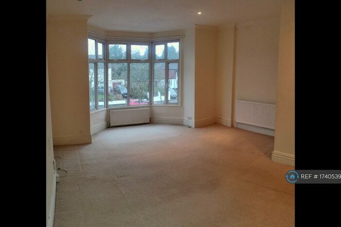2 Bedroom Flat To Rent In Park Avenue, Bromley, BR1