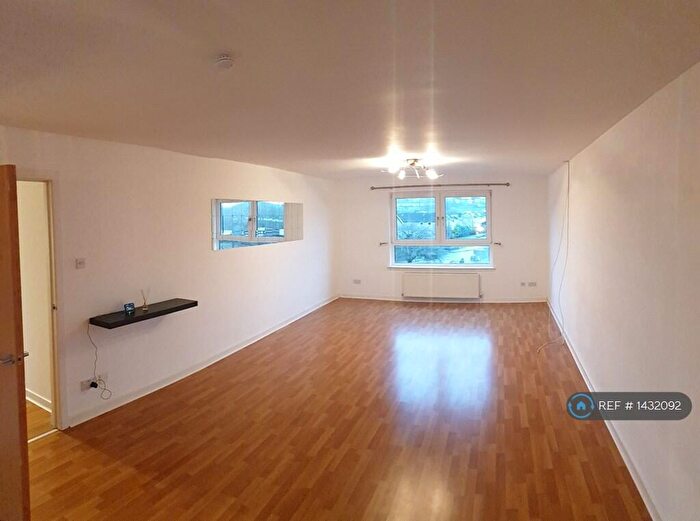 3 Bedroom Flat To Rent In Kilmarnock Road, Glasgow, G43