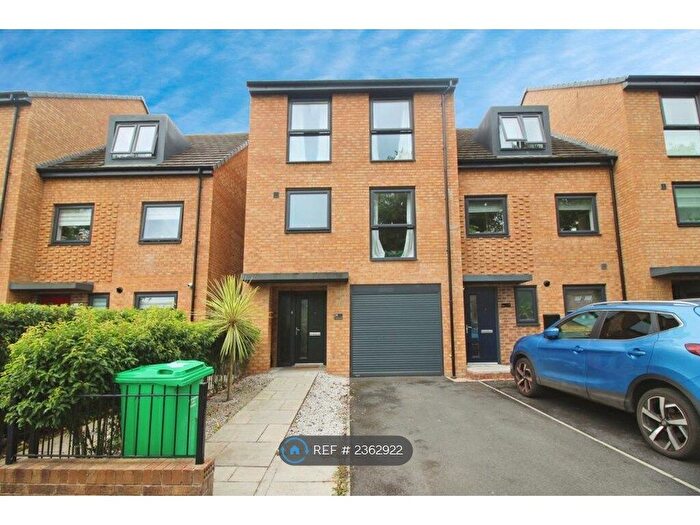 4 Bedroom Semi-Detached House To Rent In Arkwright Walk, Nottingham, NG2