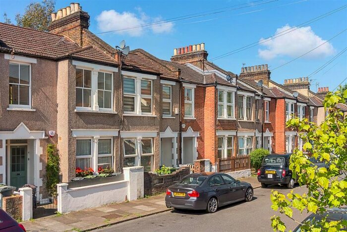2 Bedroom Flat To Rent In Edgington Road, Streatham, London, SW16