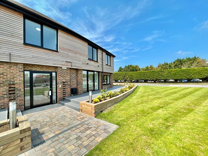 3 Bedroom Property To Rent In The Round House, Hayling Island, PO11