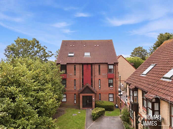 1 Bedroom Flat For Sale In Pilgrims Close, London, N13
