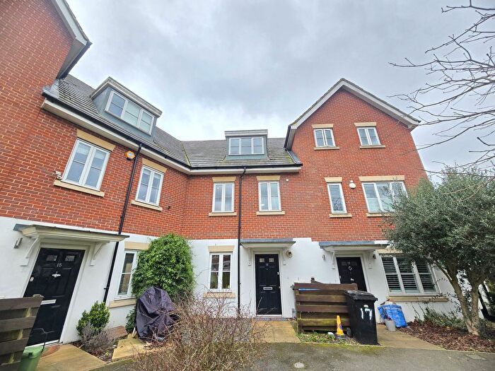 4 Bedroom Property To Rent In Cross Way, London, NW10