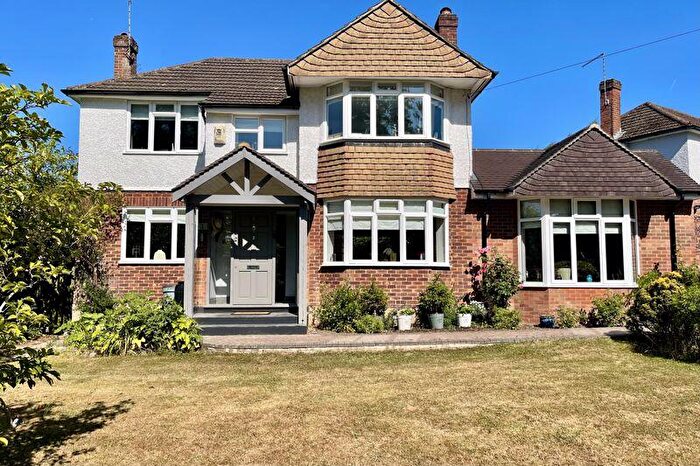 4 Bedroom Detached House For Sale In Bridle Road, Esher, KT10