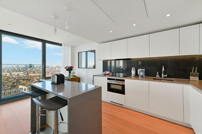 2 Bedroom Flat For Sale In Landmark Pinnacle, Canary Wharf, E14
