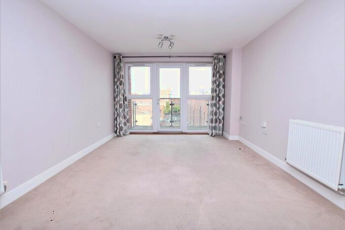 2 Bedroom Flat To Rent In Brunel House, Dagenham, RM8