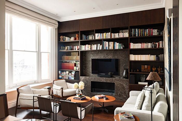 2 Bedroom Flat For Sale In Draycott Place, London, SW3