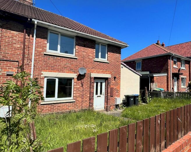 3 Bedroom Semi-Detached House To Rent In Denecrest, Consett, DH8