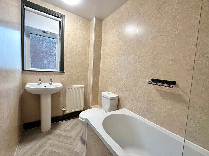 2 Bedroom Flat To Rent In Anstruther Street, Tollcross, Glasgow, G32
