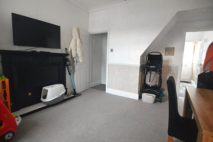 3 Bedroom Terraced House For Sale In Donnington Street, Grimsby, DN32