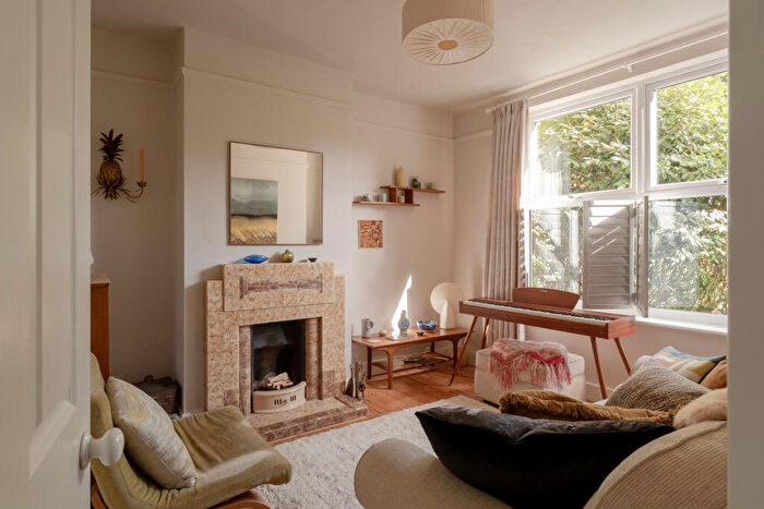 4 Bedroom Terraced House For Sale In Ardleigh Road, London, E17