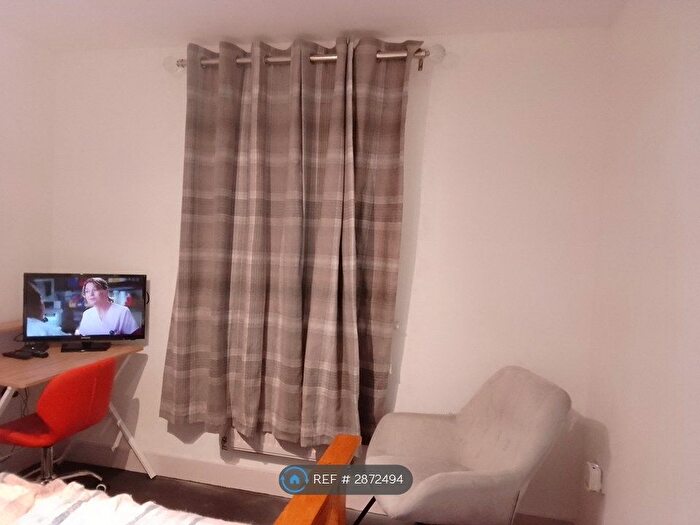 4 Bedroom Semi Detached House To Rent In Castle Well Mews, Salisbury, SP4