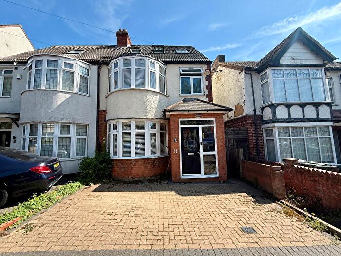 5 Bedroom Semi Detached House For Sale In Alexandra Avenue, New Bedford Road Area, Luton, Bedfordshire, LU3
