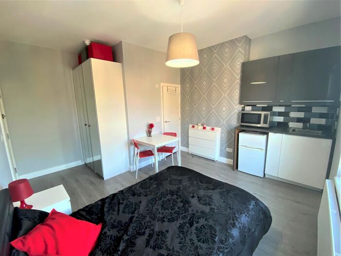 Studio To Rent In Alfred Road, Acton, London, W3