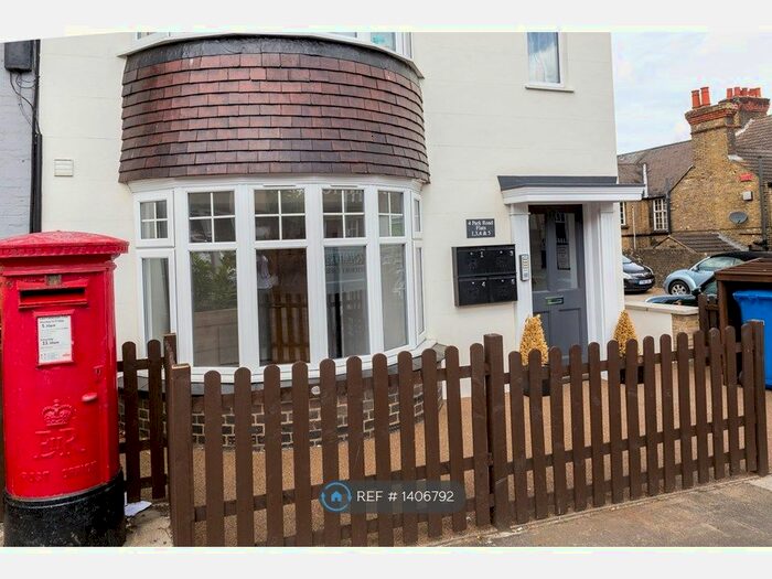 1 Bedroom Flat To Rent In Park Road, Sittingbourne, ME10