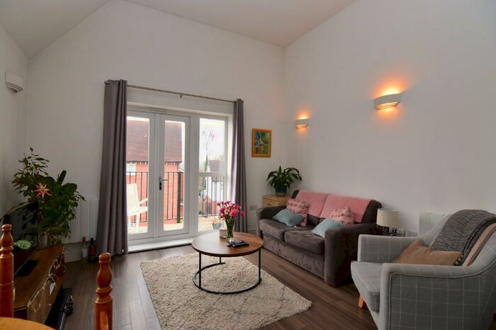 2 Bedroom Flat To Rent In Outfield Crescent, Wokingham, RG40