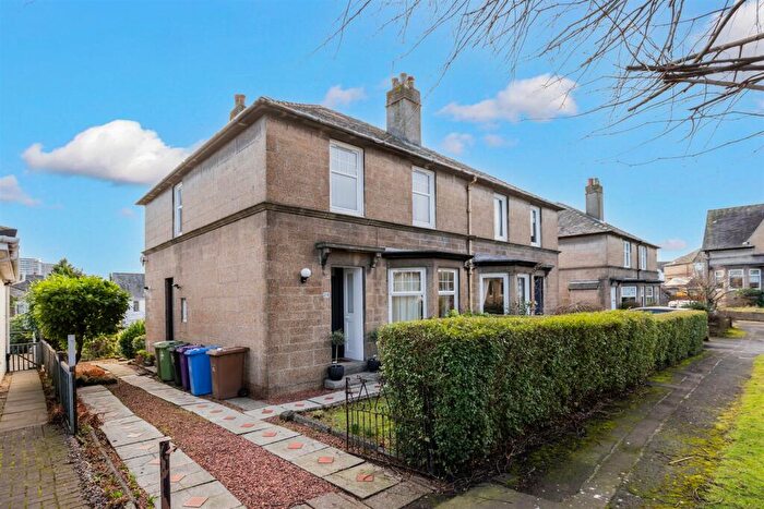 3 Bedroom Semi Detached House For Sale In Lindsay Place, Kelvindale, G12