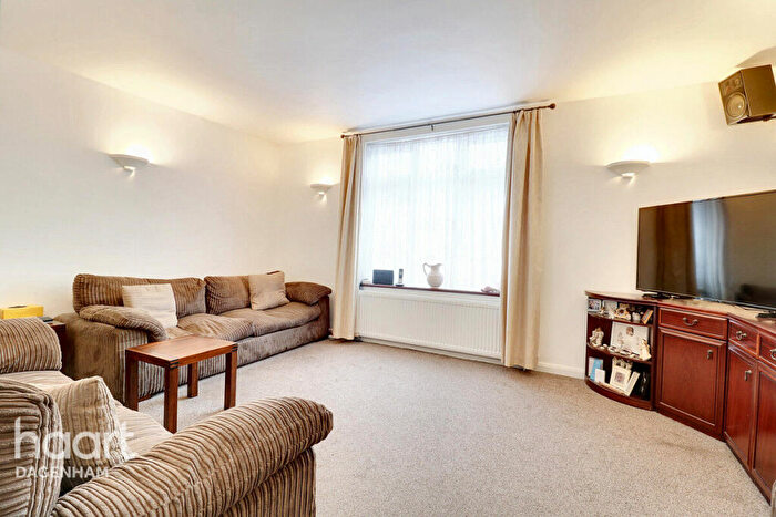 3 Bedroom End Of Terrace House For Sale In Davington Road, Dagenham, RM8