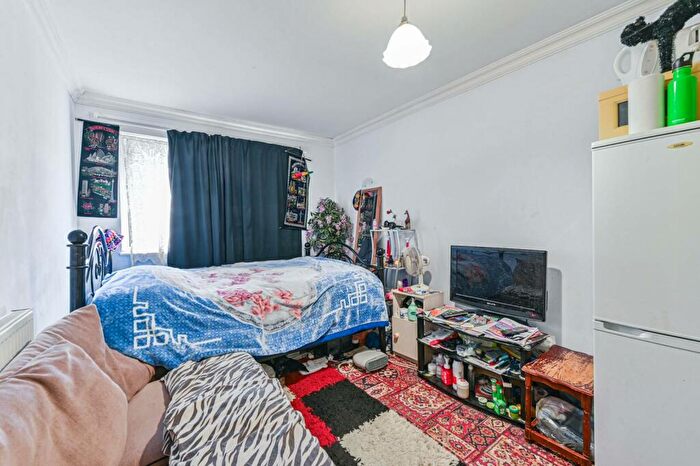 3 Bedroom Terraced House For Sale In Melbury Drive, Peckham, London, SE5