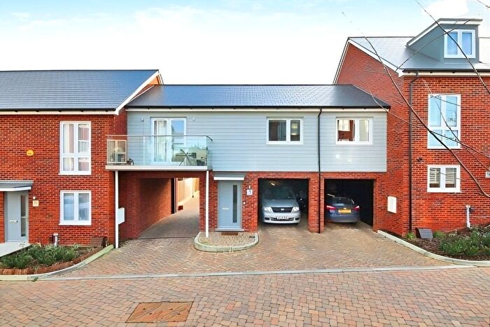 2 Bedroom Flat To Rent In The Green, Tunbridge Wells, Kent, TN2