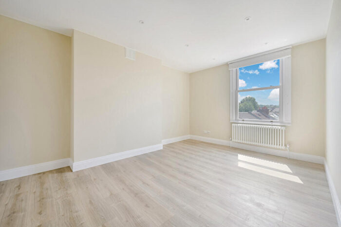 Apartment To Rent In The Gardens, East Dulwich London, SE22