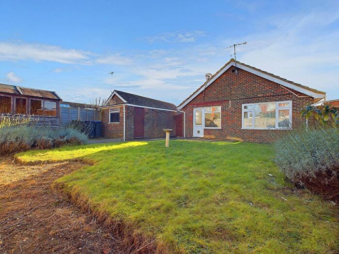 2 Bedroom Bungalow For Sale In Penleigh Close, Lancing, BN15