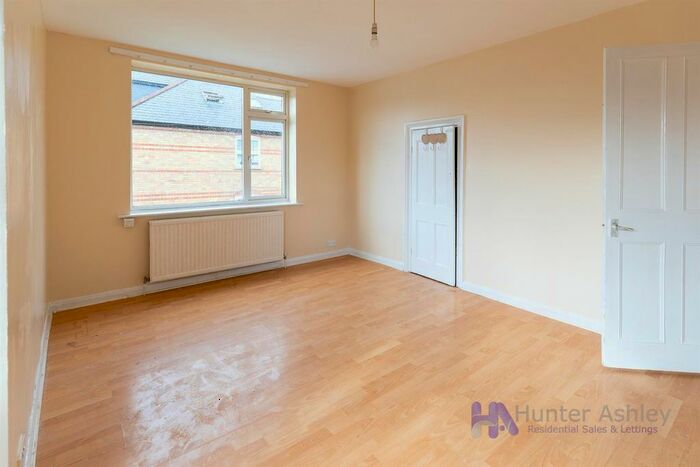 2 Bedroom Flat To Rent In West Wycombe Road, High Wycombe, HP11