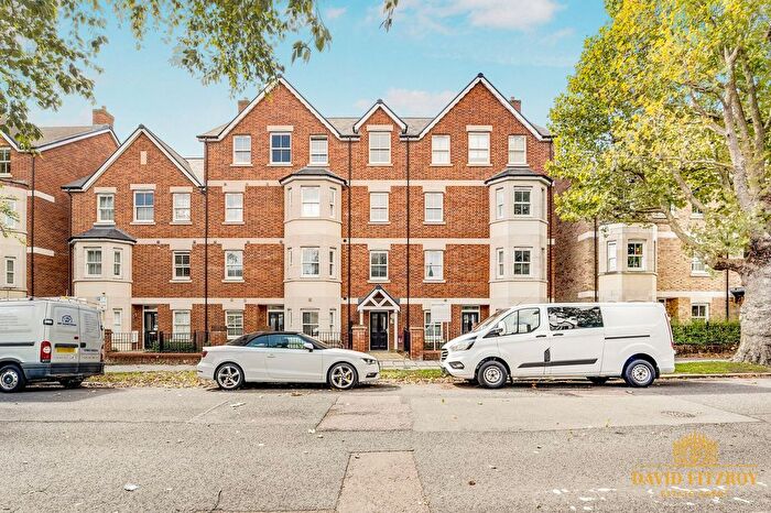 2 Bedroom Flat For Sale In Warwick Avenue, Cornwall House, MK40