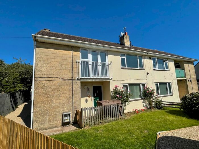 2 Bedroom Flat For Sale In Long Cross, Felton, Bristol, BS40