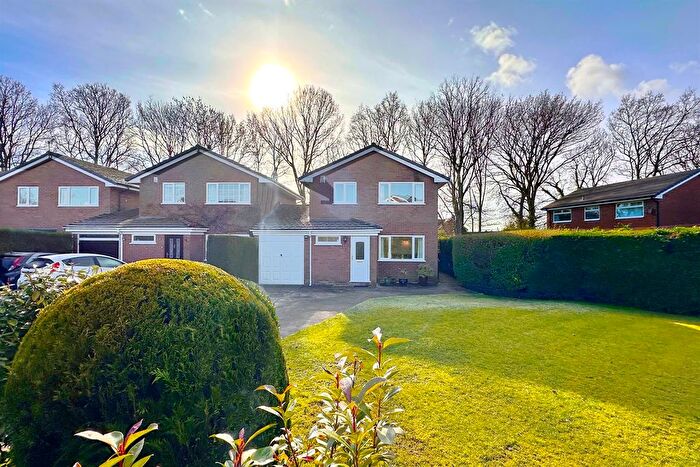 4 Bedroom Link Detached House For Sale In Hardwicke Road, Poynton, SK12