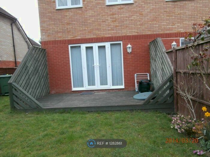 3 Bedroom Semi-Detached House To Rent In Hillrise, Guildford, GU2