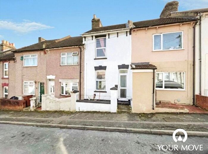 3 Bedroom Terraced House To Rent In Albany Road, Chatham, Kent, ME4