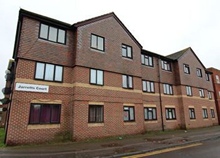 1 Bedroom Flat To Rent In Wykeham Road, Sittingbourne, ME10