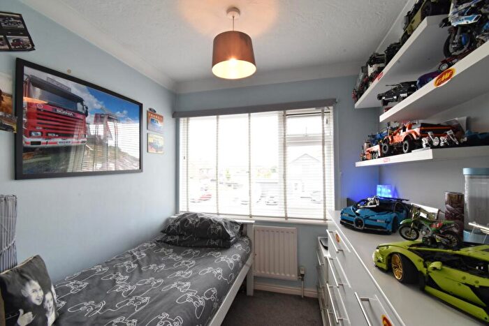 3 Bedroom End Of Terrace House For Sale In Robins Close, Lenham, ME17