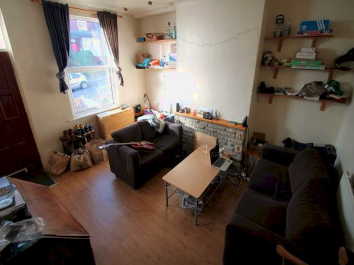 2 Bedroom House To Rent In Argie Road, Leeds, LS4