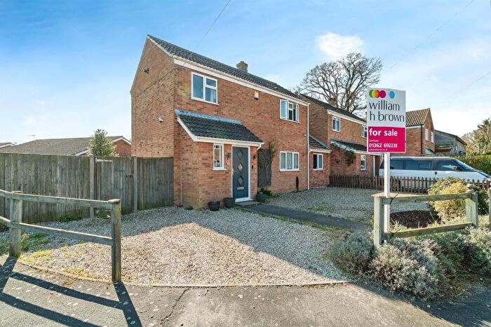 4 Bedroom Link Detached House For Sale In Admirals Walk, Hingham, Norwich, NR9