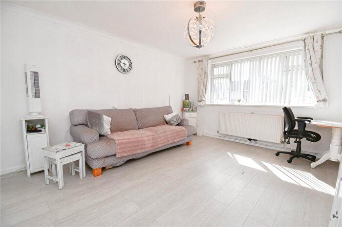 1 Bedroom Flat For Sale In Gateacre Court, Ellesmere Port, Cheshire, CH66