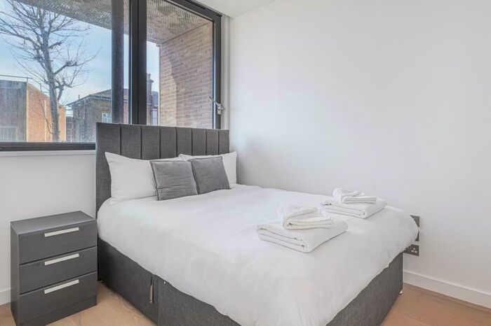 Apartment To Rent In Highgate, London, N19