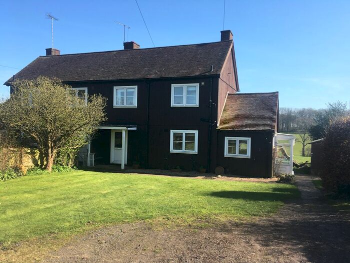 3 Bedroom Semi-Detached House To Rent In Hog End Lane, St Albans, AL3