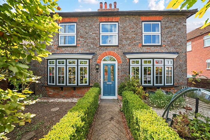 3 Bedroom Detached House For Sale In Bath Road, Thatcham, RG18