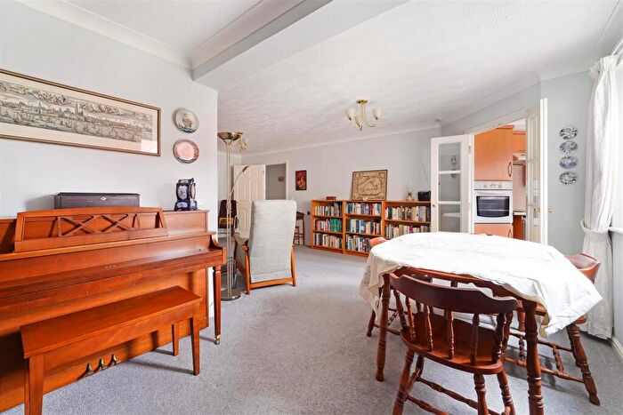 2 Bedroom Retirement Property For Sale In The Parade, Epsom, KT18