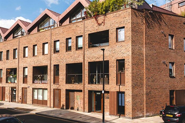 1 Bedroom Apartment For Sale In Wadeson Street, London, E2