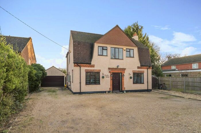 4 Bedroom Detached House For Sale In Wood End Road, Kempston, Bedford, MK43