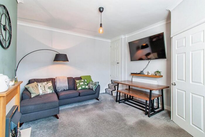 2 Bedroom End Of Terrace House For Sale In Springfield Road, Morley, Leeds, LS27