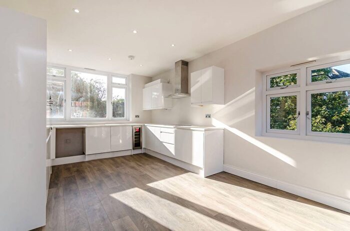 3 Bedroom Flat To Rent In Harold Road, Crystal Palace, London, SE19