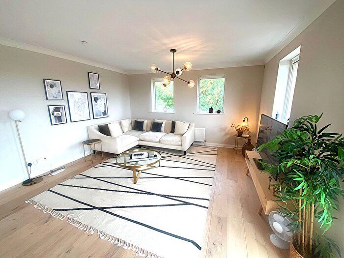 2 Bedroom Flat To Rent In Yarlington Court, Sparkford Gardens, London, N11