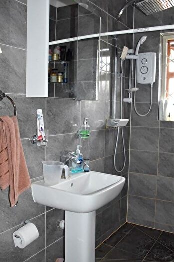 5 Bedroom Detached House To Rent In Westernville Gardens, Ilford, IG2